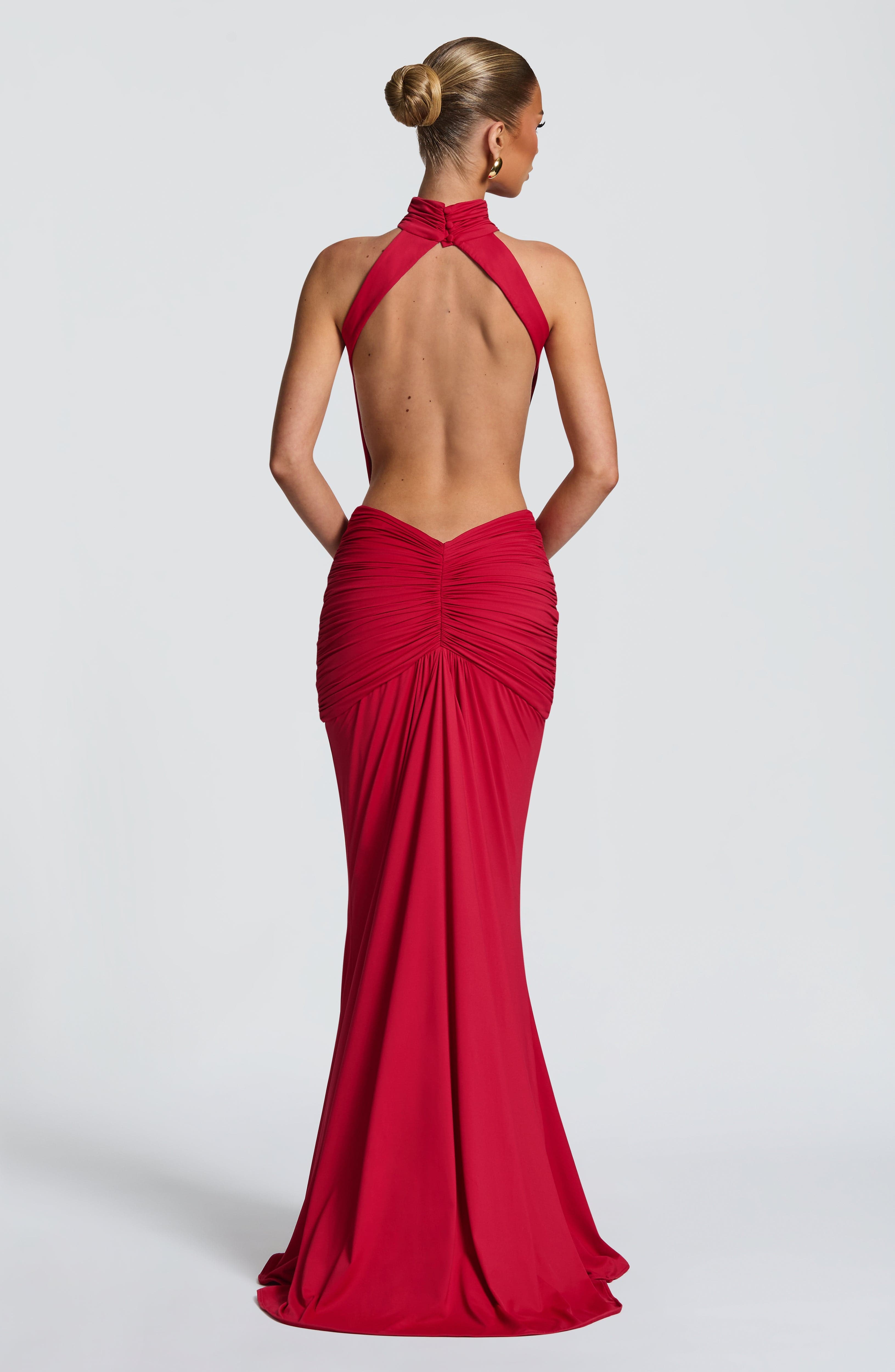 Maxi Dress Halter - Halter-Maxikleid mit hohem Ausschnitt, Cut-Out an
